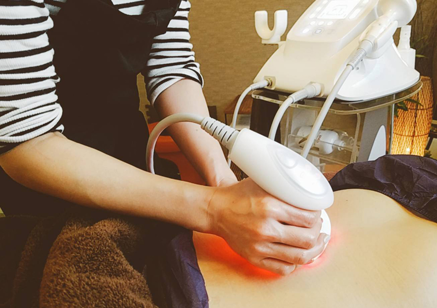 セルライトゼロ(セルゼロ)の施術中写真